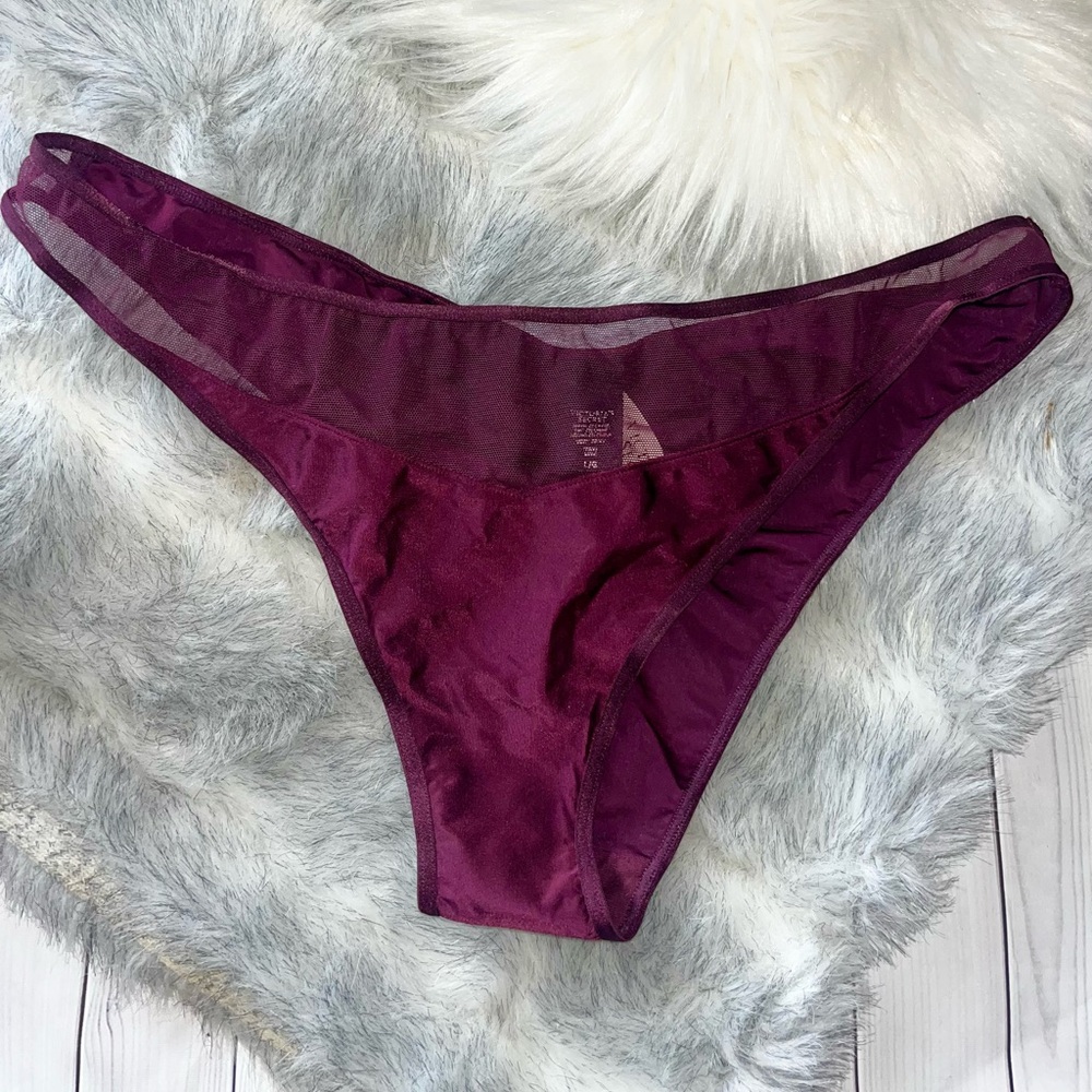 Victoria secrets very sexy Itsy mini underwear Nwt purple/plum colored